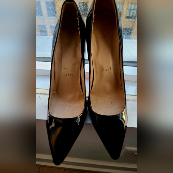 Christian Louboutin - Picture 2 of 4